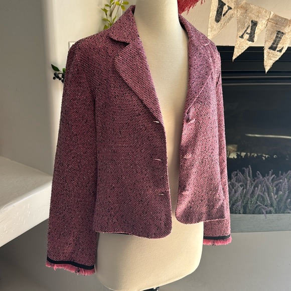 Super Cute Barbie Pink Blazer w Cuff Detail - Picture 5 of 7